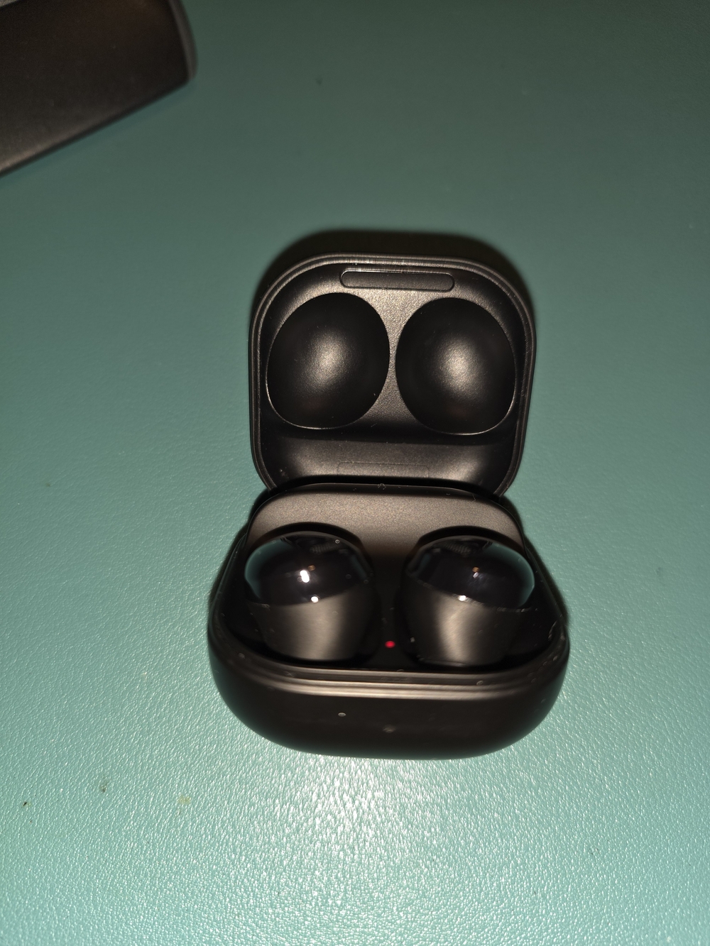 Samsung Black Earbud Charging Case Includes Ear Plugs